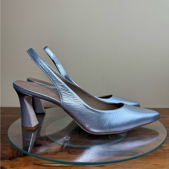BERNARDO Slingback Pump in silver leather - Picture 10 of 16